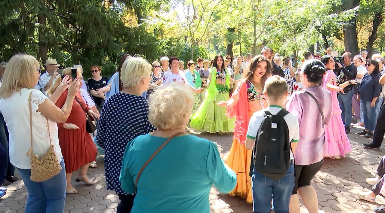 Bucate tradiționale, costume vechi de 200 de ani și muzică: Cum s-a desfășurat Festivalul Etniilor în Capitală