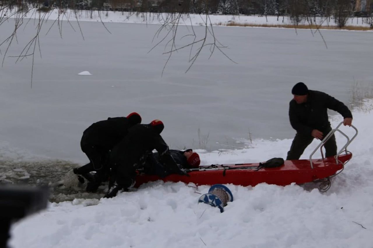 IGSU avertizează: Atenție la gheața de la suprafața bazinelor acvatice!