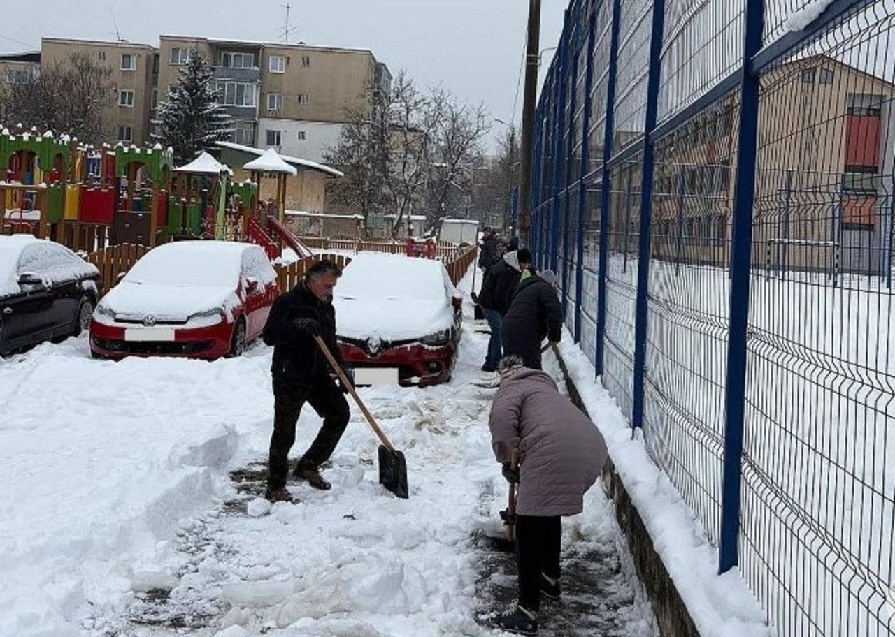 NINSORI | Instituțiile de învățământ sunt îndemnate să curețe în timp util căile de acces 