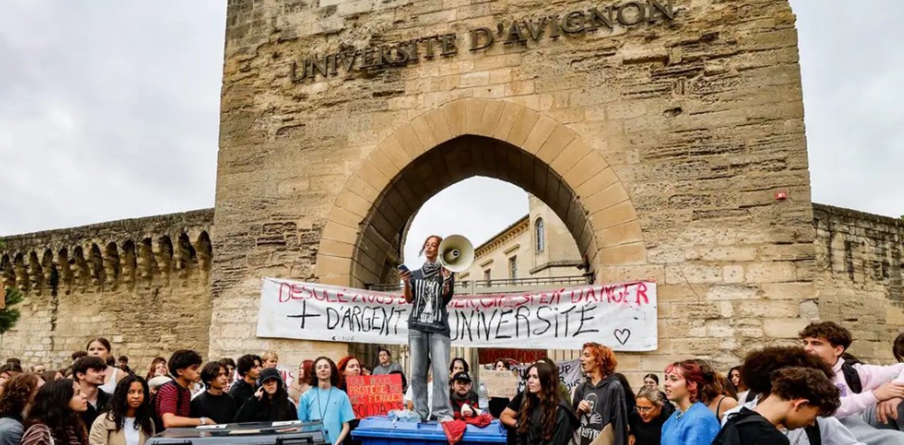 Criză în învățământul francez: Tinerii și profesorii nu renunță la proteste, cerând schimbări majore în școli și universități