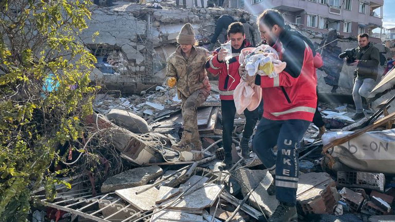 Bilanțul deceselor în Turcia și Siria depășește 20 de mii