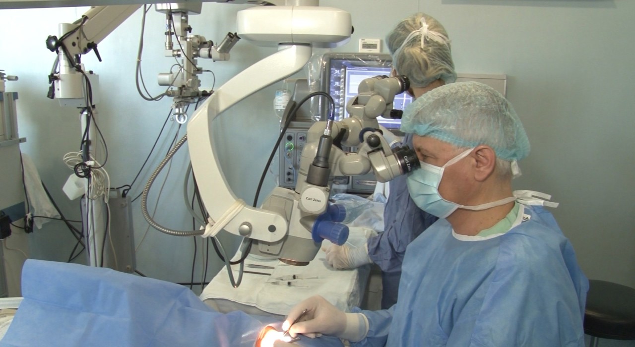 Microscop chirurgical de ultimă generație, la spitalul din Ungheni: Medicii vor efectua cu 40% mai multe operații la ochi