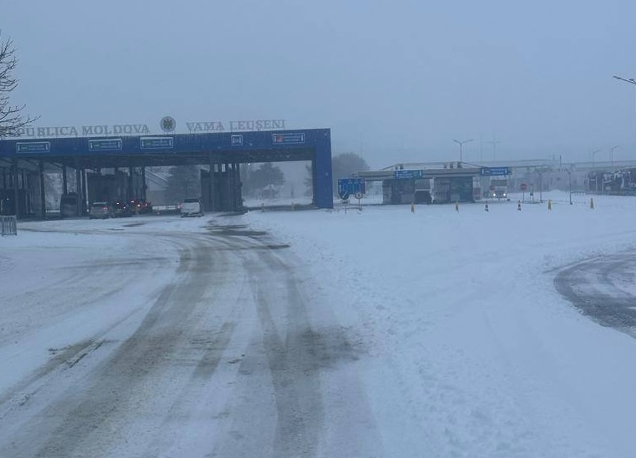 Leușeni-Albița border closed to trucks: Blizzard risks safety