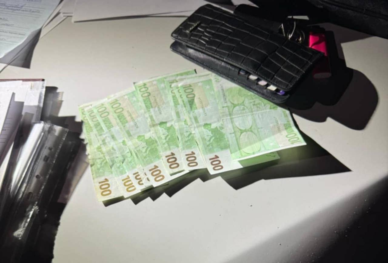 Police officer from Chisinau, detained for bribery