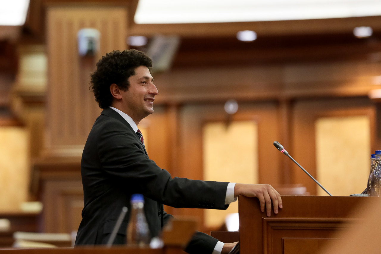 Radu Marian i-a îndemnat pe parlamentarii care nu cunosc limba română să se înscrie la cursuri 