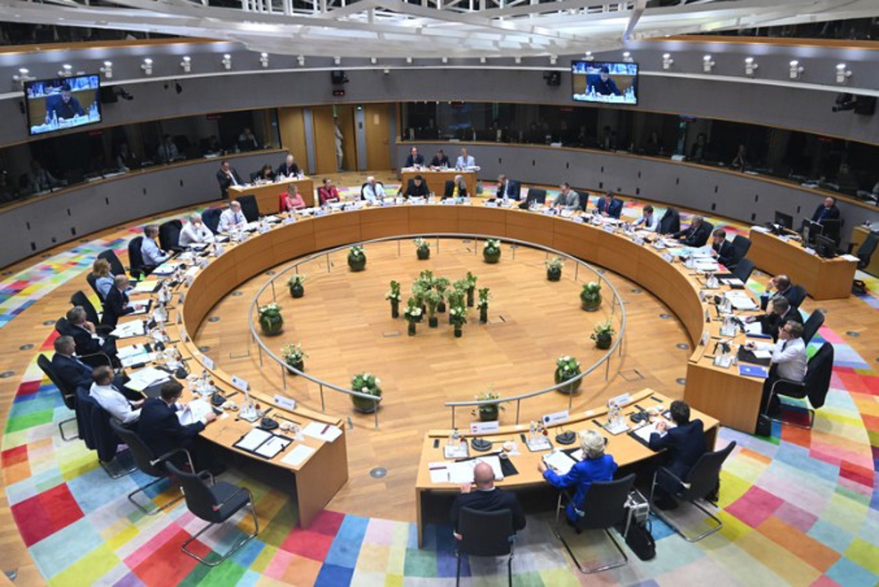 ЕС принял 19-й пакет санкций против России. Что он включает?