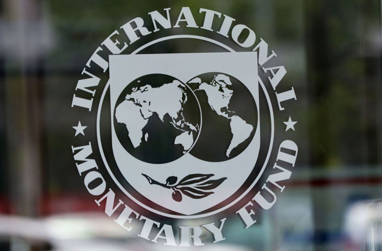 IMF Approves $880 Million for Ukraine