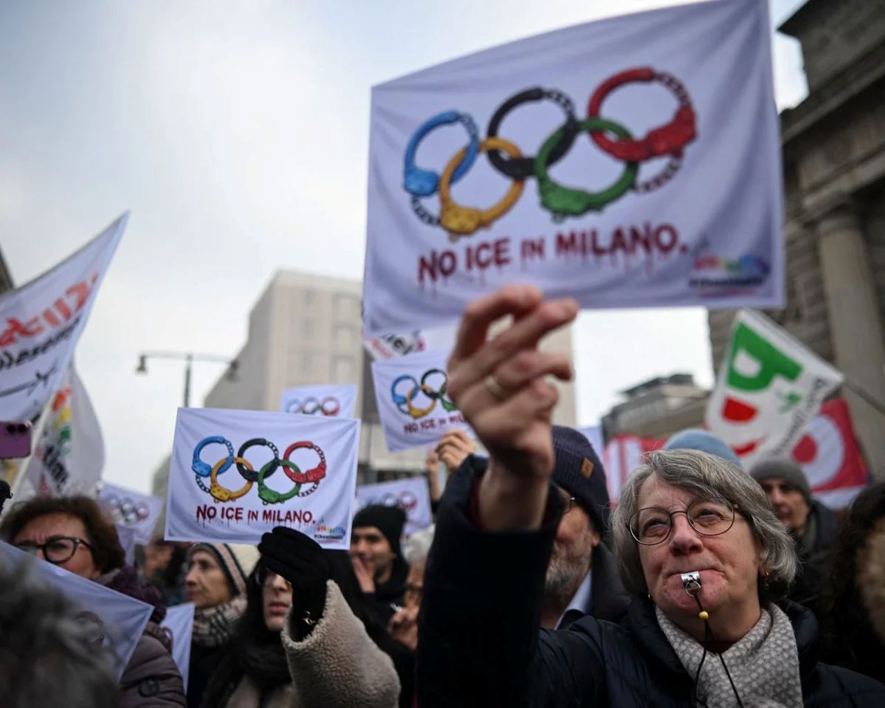 Proteste anti-Olimpiadă la Milano: violențe în stradă și sabotaj feroviar în nordul Italiei