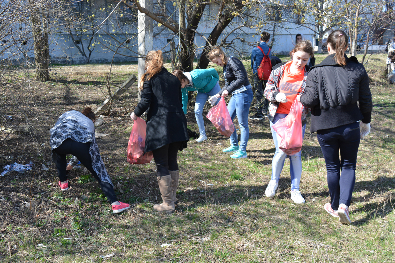 Avocatul Poporului pentru drepturile copilului: „Participarea elevilor la salubrizare poate fi realizată doar voluntar”