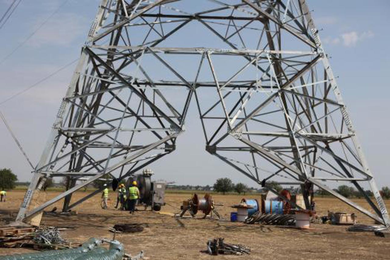 Linia aeriană de înaltă tensiune Vulcănești–Chișinău, tot mai aproape de finalizare