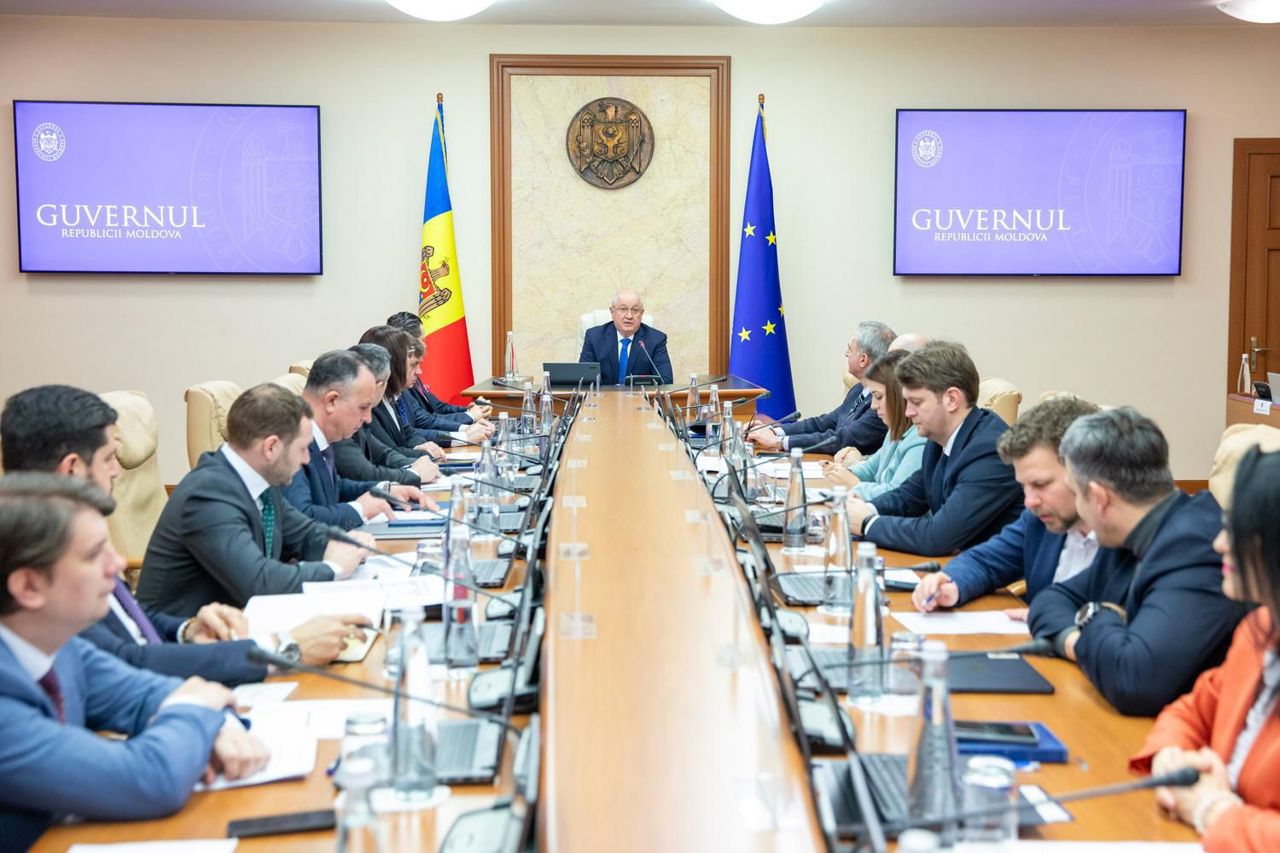 Guvernul aprobă noi numiri: Ion Ciumac la APP, Lilian Apostol și Denis Lungul – secretari de stat