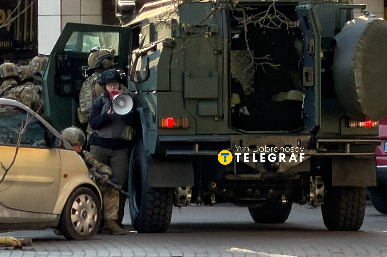 Atac armat la Kiev: Mai multe persoane au murit, iar atacatorul a fost lichidat