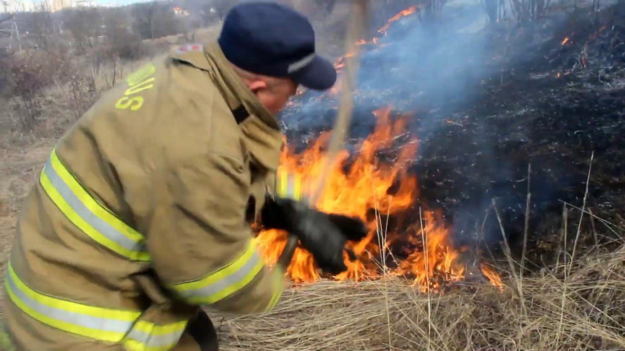 Incendiu cu victime la Cantemir: Cinci case și șase hectare de vegetație, cuprinse de flăcări