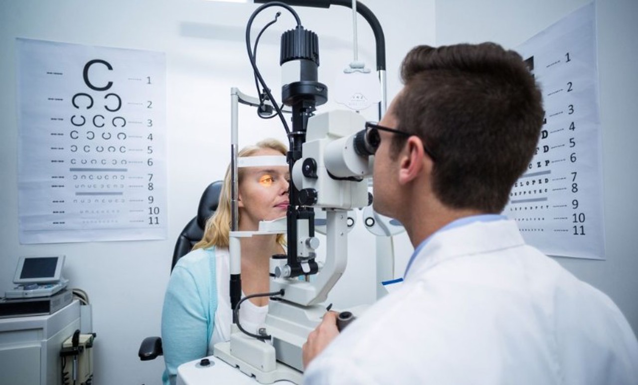 UTIL | Cum ne putem proteja vederea de efectele ecranelor: regula „20-20-20” explicată de oftalmologi