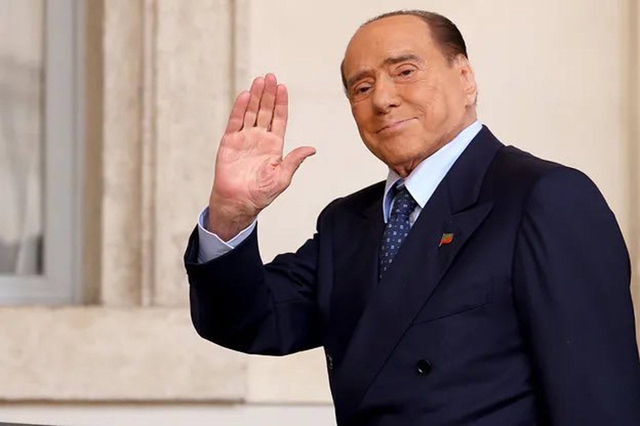Italienii îi aduc un ultim omagiu lui Silvio Berlusconi, cel mai longeviv prim-ministru 