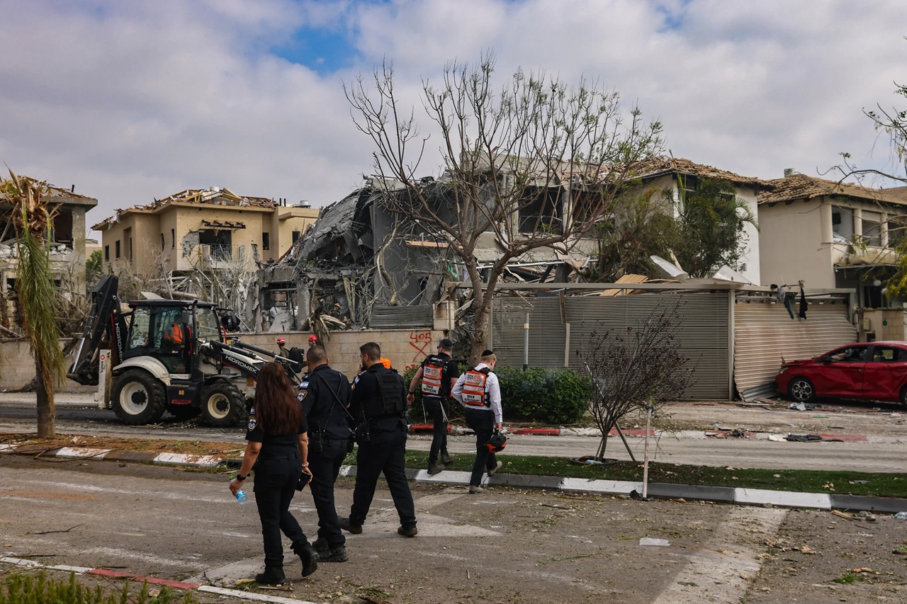 Iran rockets hit Israel: 16 injured, US strikes fuel tensions