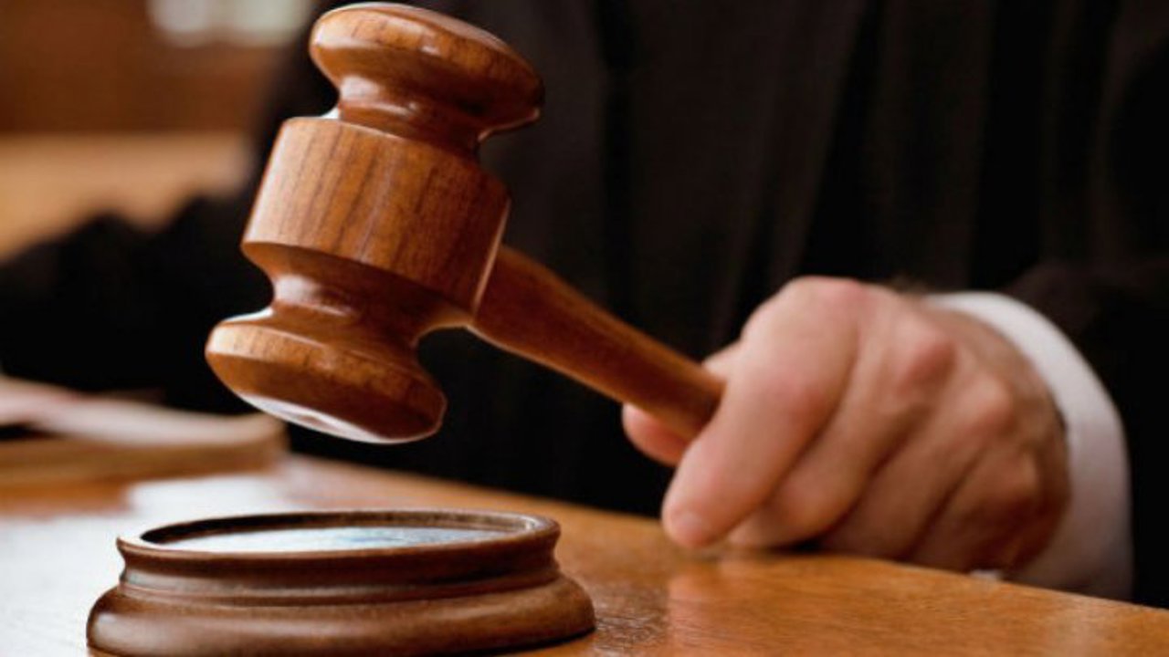 Un bărbat care a terorizat o familie din Glodeni, condamnat la închisoare: I-a distrus gospodăria și i-a omorât calul