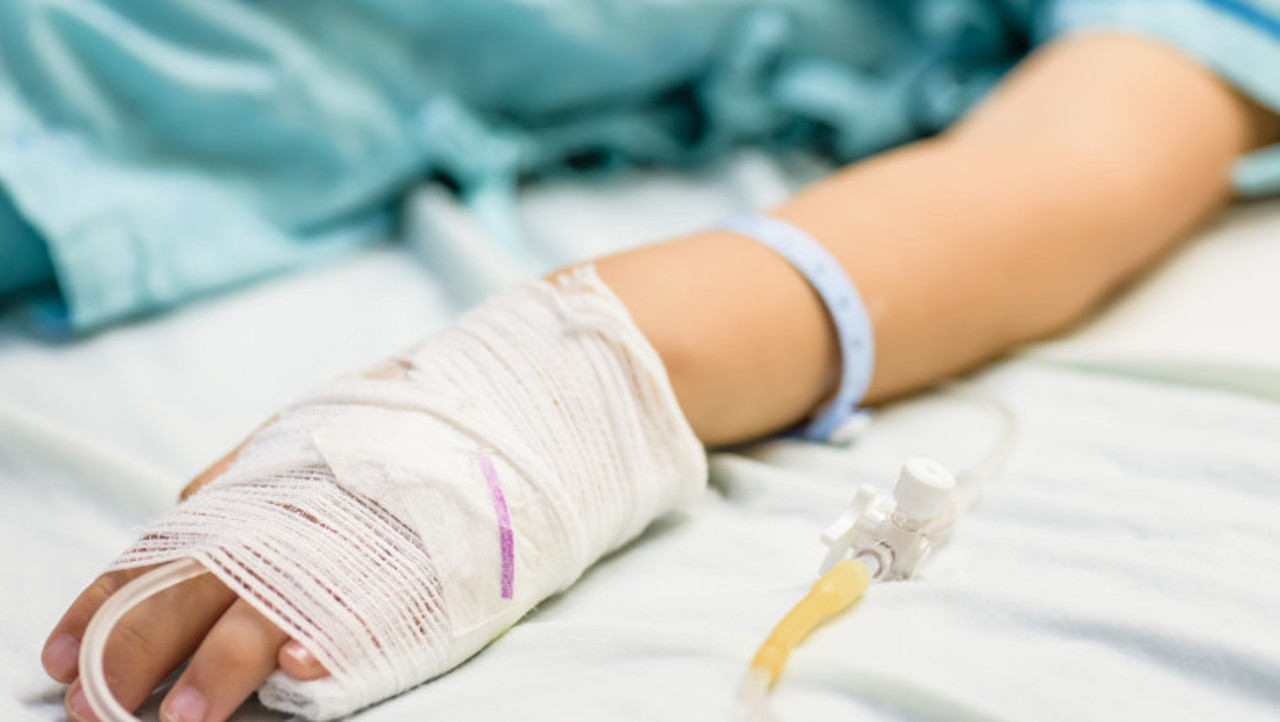 Starea copilului din Cupcini care a căzut de la etajul patru s-a îmbunătățit 