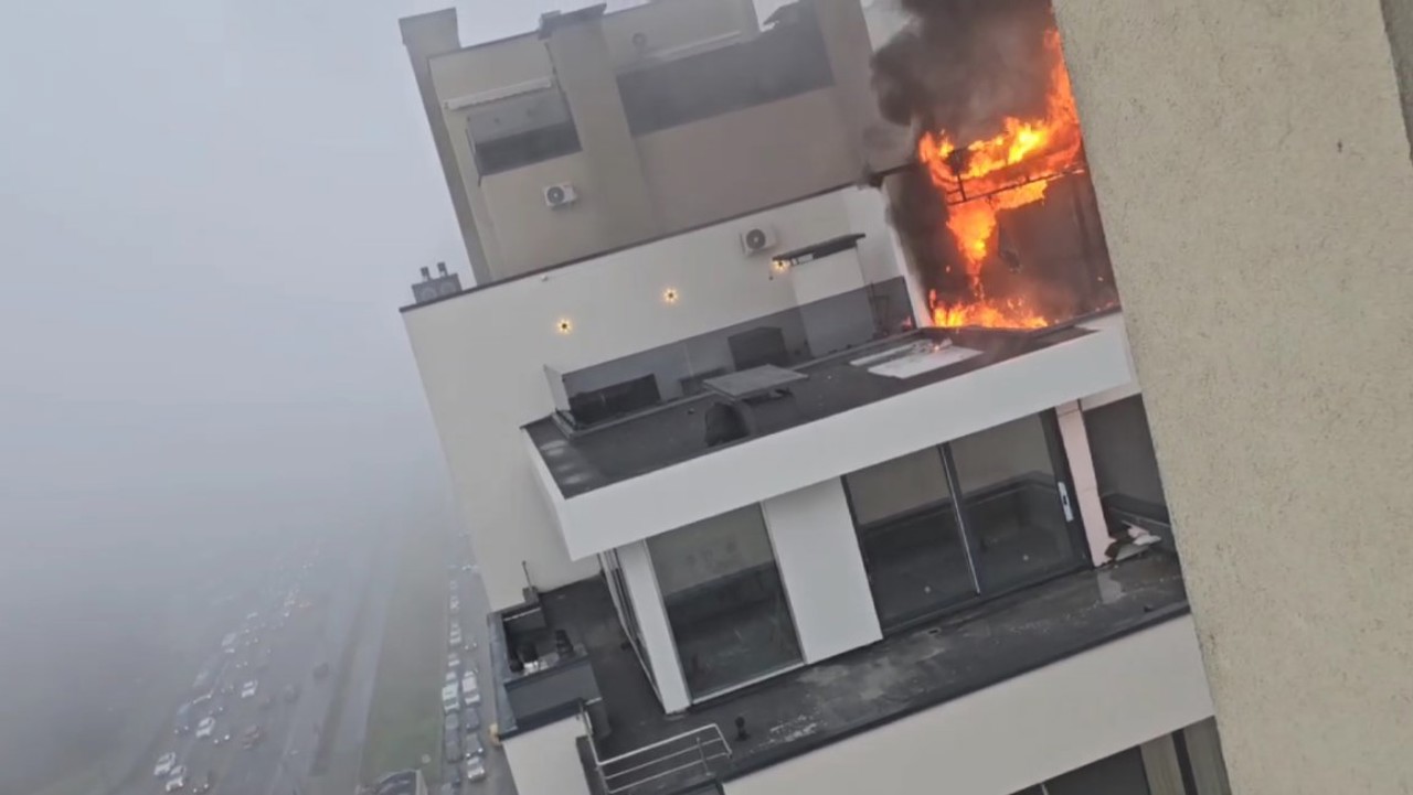 В Кишиневе произошел пожар на крыше 15-этажного жилого дома