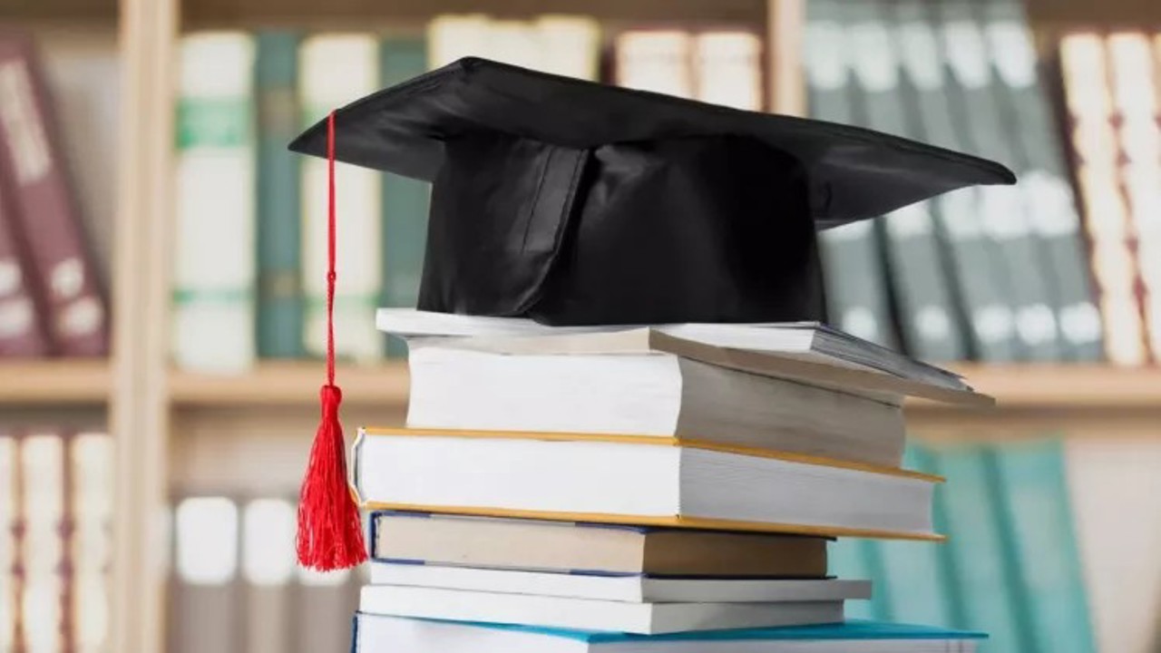 Teza de licență ar putea fi eliminată din cauza utilizării inteligenței artificiale