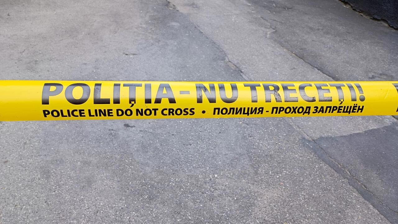 Tragedie în capitală. O tânără de 22 de ani a decedat după ce s-a aruncat în gol de la etajul patru al unui bloc 