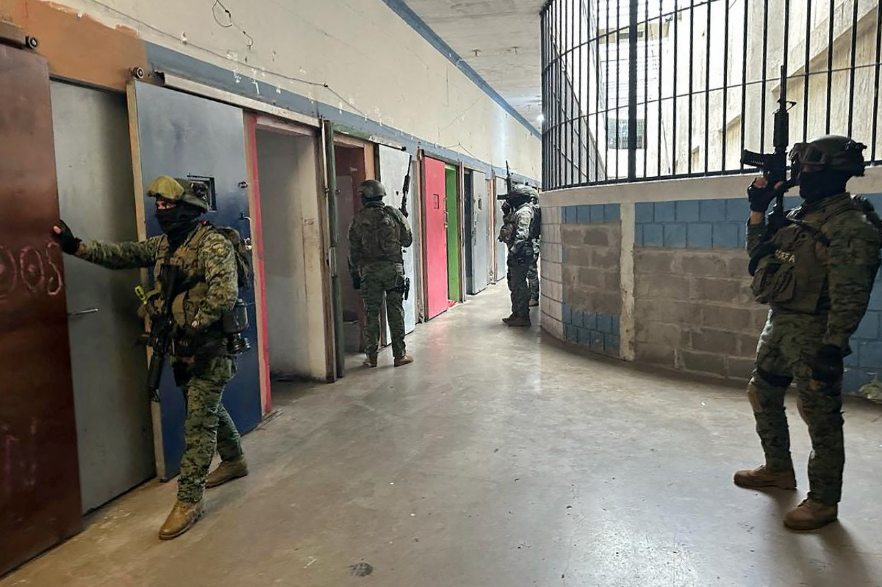 В эквадорской тюрьме Эль Оро обнаружили тела 27 повешенных заключенных