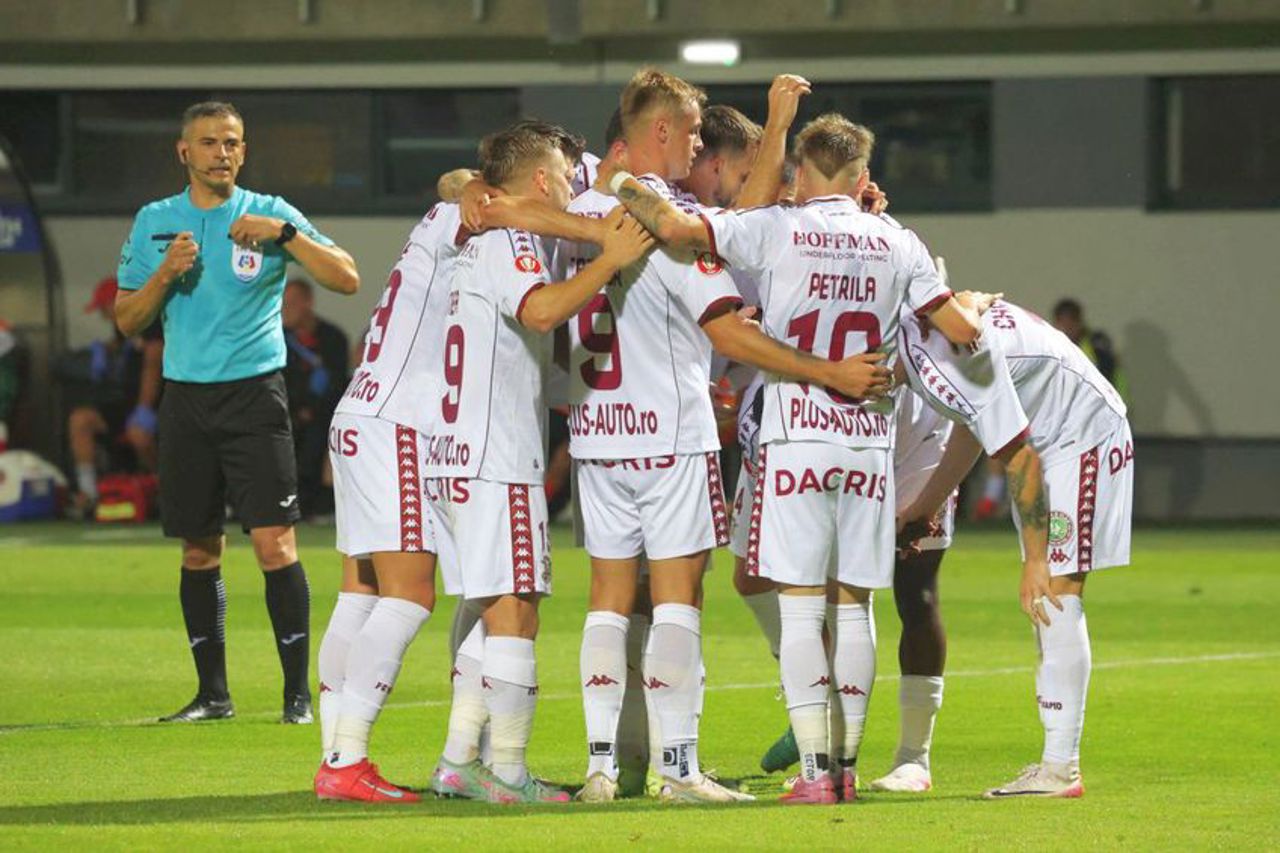 Rapid București a urcat pe primul loc în clasamentul Superligii românești de fotbal 