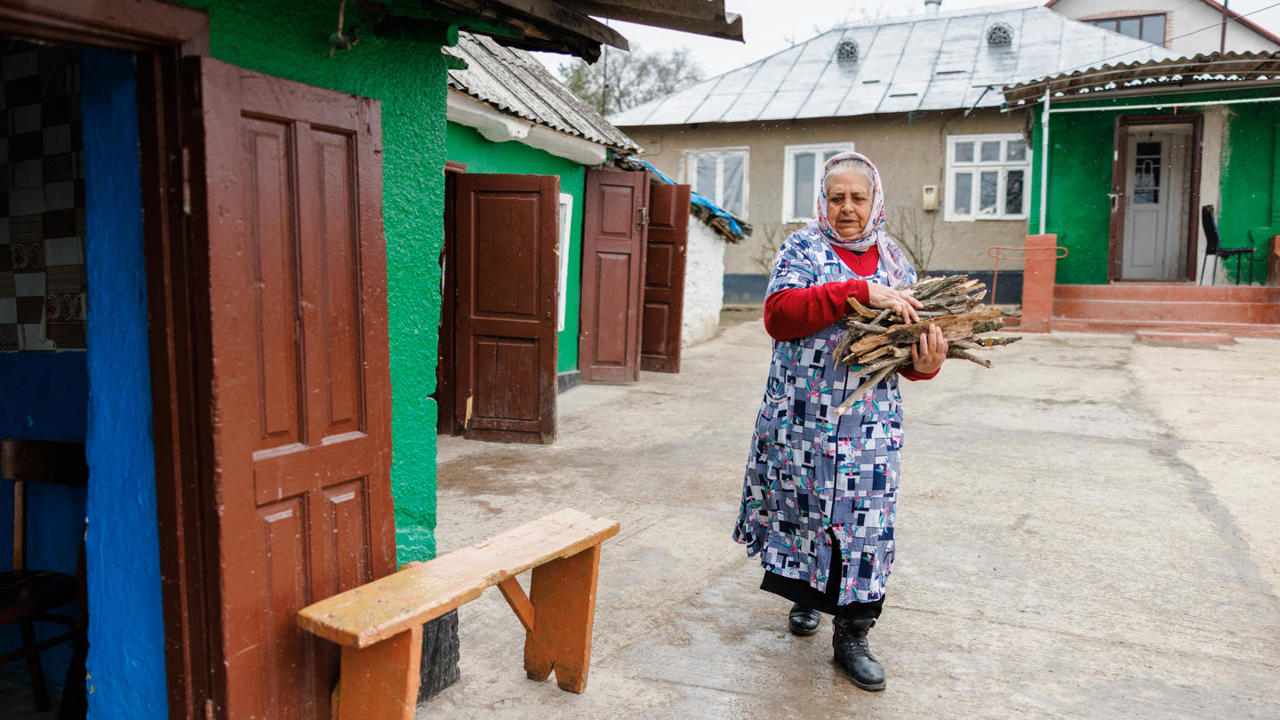 Gaze și căldură mai scumpe din 1 octombrie: „Cam greu o să ne descurcăm. Salariul e mic, iar prețurile se majorează, nu știu...” 