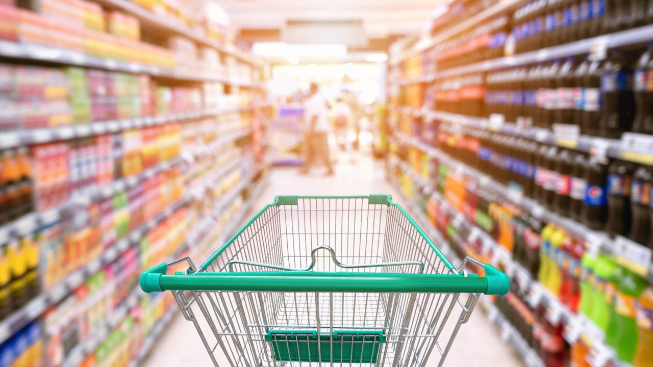 Cel mai mare operator de supermarketuri intenționează să preia și rețeaua Merci