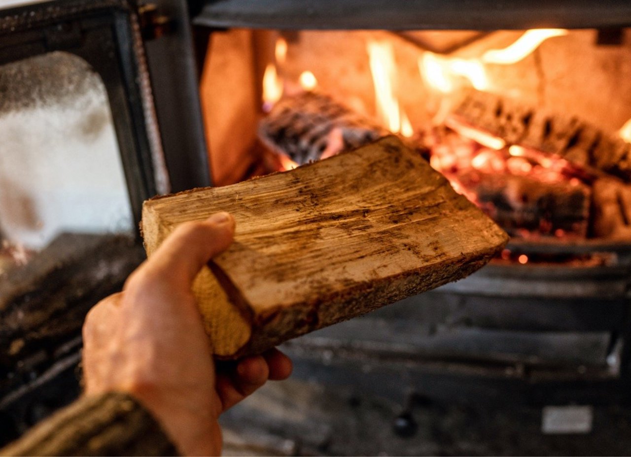 Lemn de foc pentru iarnă: prețuri, cantități și recomandări pentru consumatori