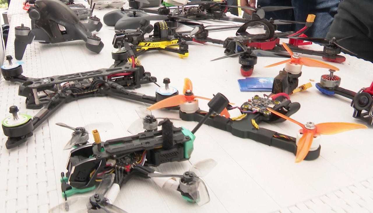 Festivalul „DroneFest”: Pasionații de tehnologie au putut vedea și testa o gamă largă de modele de drone  