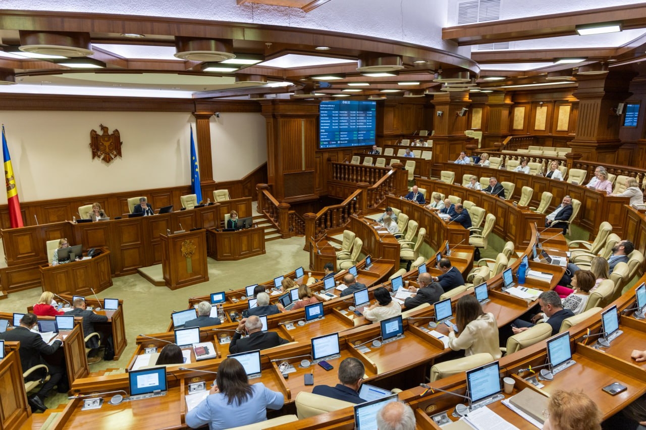 Средний возраст депутатов нового парламента составляет 48 лет