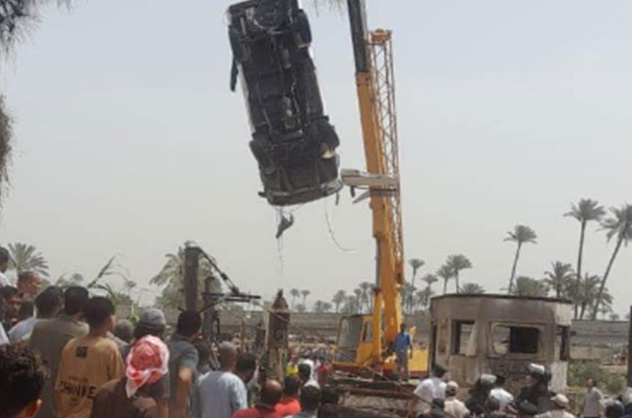 Cel puțin zece morți în Egipt, după căderea unui microbuz cu muncitori de pe un feribot în Nil 