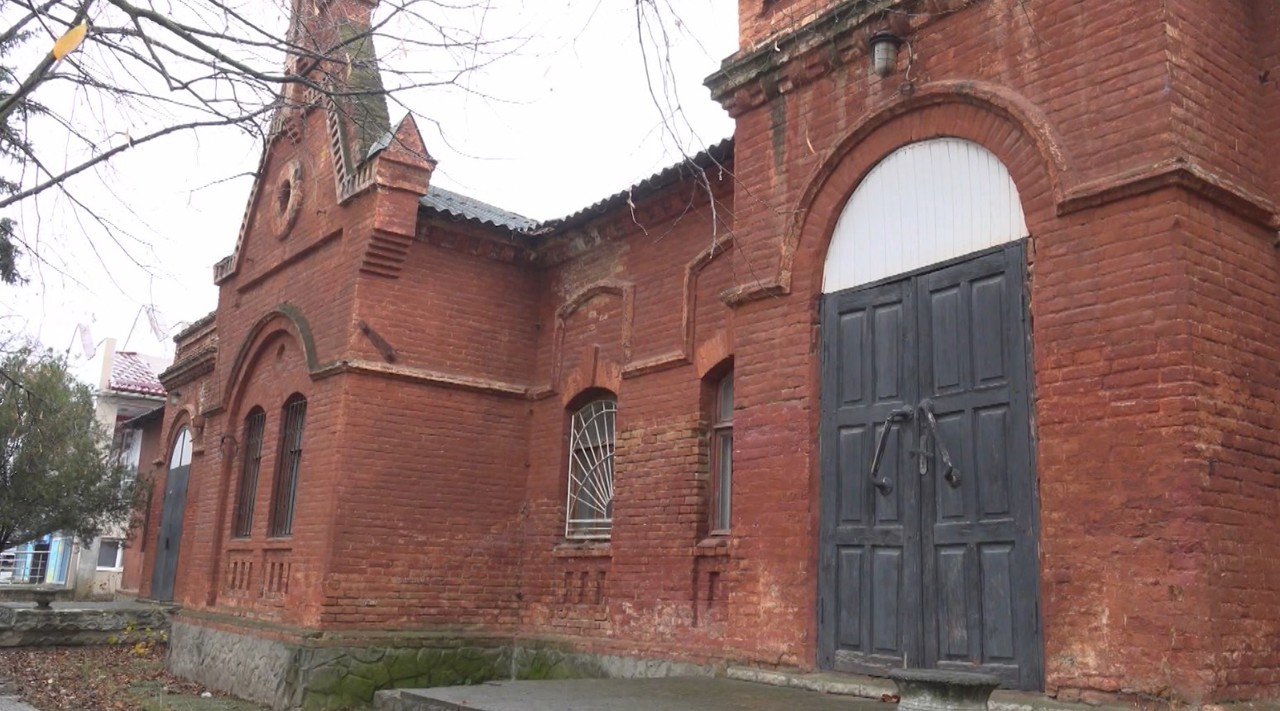 O clădire cu peste un secol de istorie din Fălești va deveni un centru cultural modern, cu sprijinul UE 