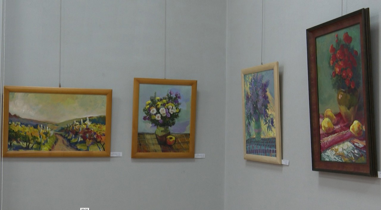 Salonul de Arte de la Biblioteca Națională a debutat în acest an cu o expoziție plină de culoare 