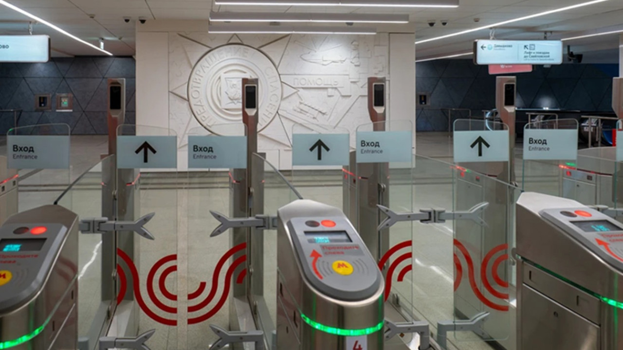 Rusia: Telefoanele pasagerilor vor fi verificate la intrarea în metroul din Moscova