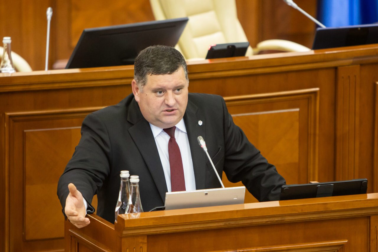 Socialiștii cer majorarea impozitelor pentru bănci și companiile electroenergetice. PAS: „O astfel de politică nu este sănătoasă”