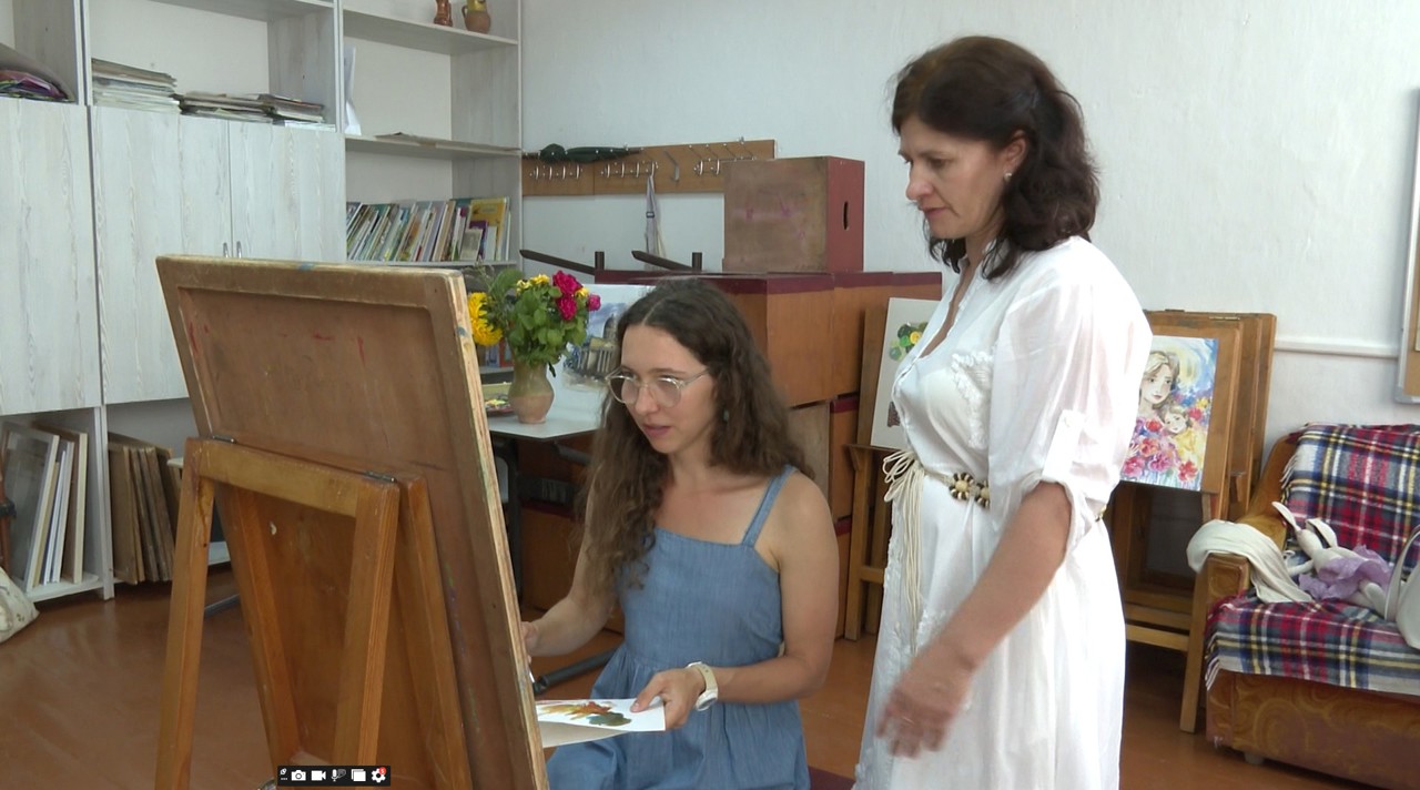 „Șoapte în acuarelă”: Cum a devenit R. Moldova o sursă de inspirație pentru o voluntară din SUA