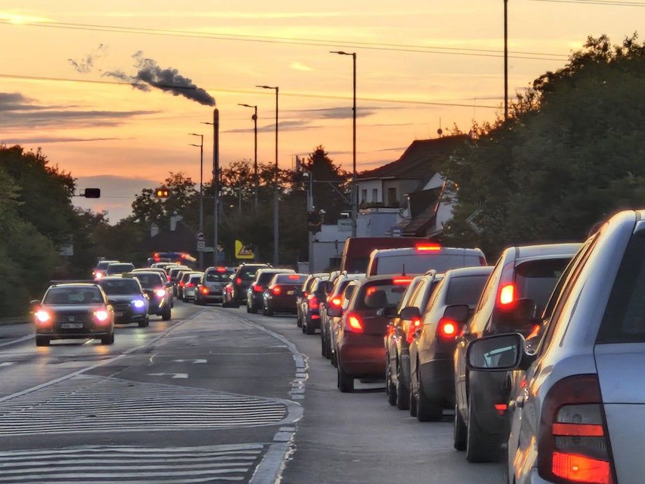 Expert warns of vehicle pollution and traffic crisis in Moldova
