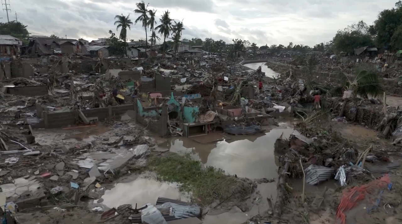 Filipine, sub ape: taifunul Kalmaegi a provocat un dezastru umanitar