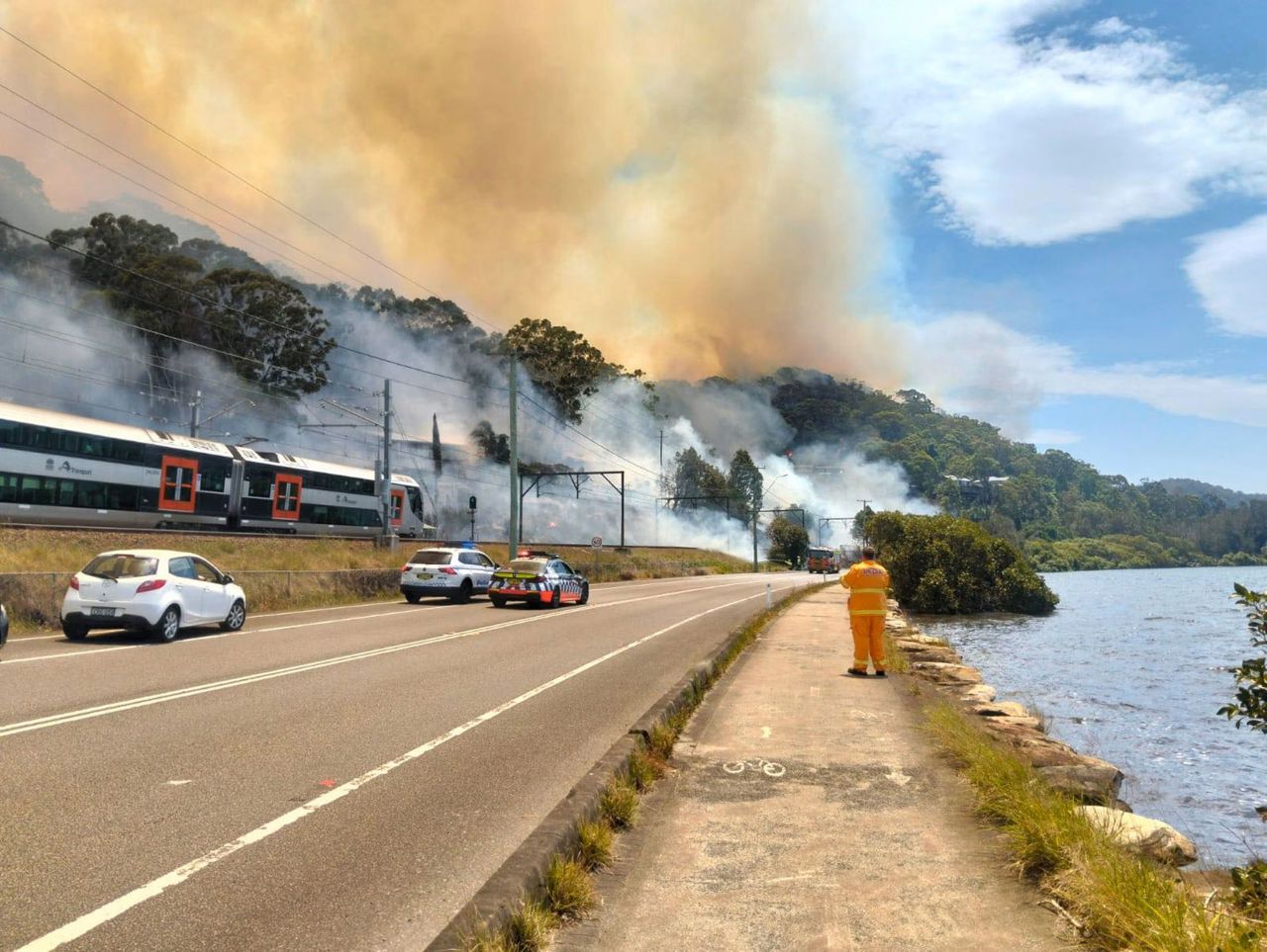 Incendii devastatoare în Australia: zeci de case arse și peste 75 de focare active în NSW