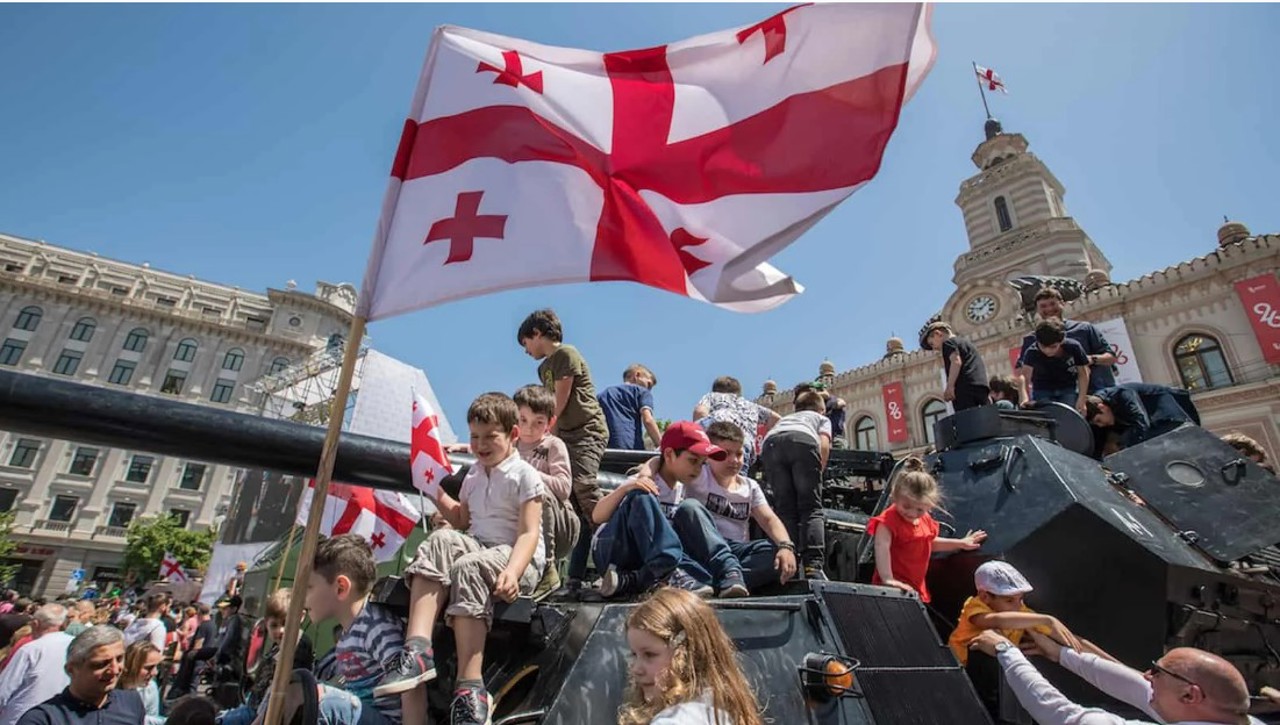 Georgia a celebrat Ziua Independenței. La Tbilisi a avut loc o ceremonie festivă cu paradă militară și show aerian