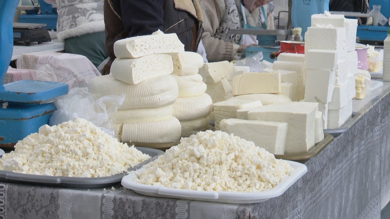 Brânza autentică costă mai mult, dar consumatorii spun că merită. ANSA recomandă oamenilor să citească eticheta produsului