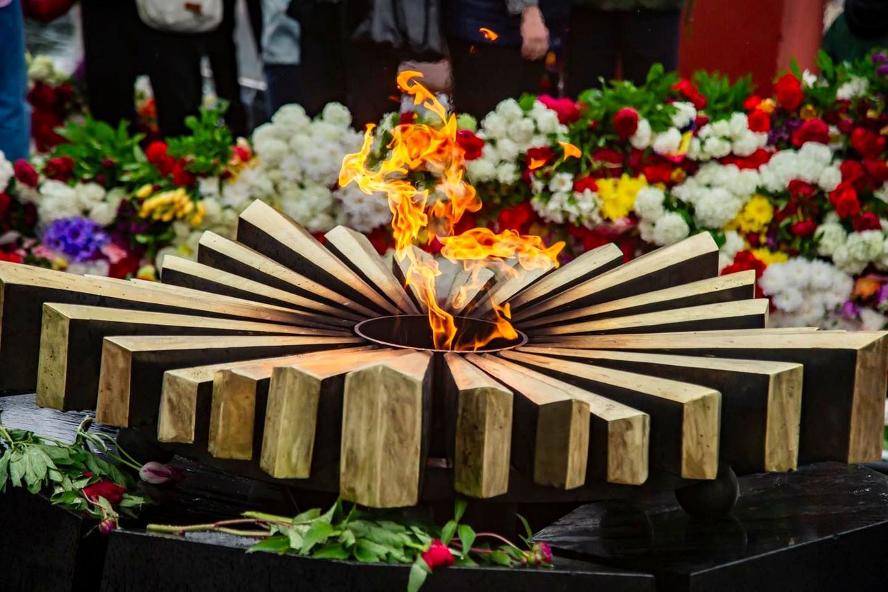 Comemorarea victimelor celui de al Doilea Război Mondial: depuneri de flori, marș și prânz ostășesc
