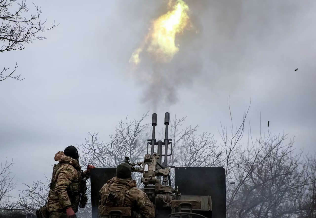 Radio Free Europe / Ukrainian servicemen from an air defense unit of the 93rd Mechanized Brigade fire an anti-aircraft gun on the front line near the town of Bahmut, Ukraine, March 6