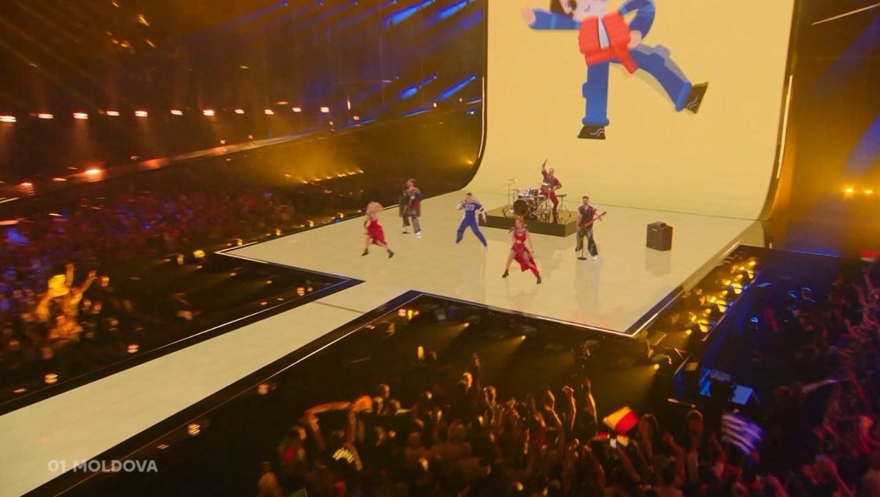 Moment viral la Eurovision: Unul dintre cameramani a început să danseze în timp ce filma evoluția lui Satoshi