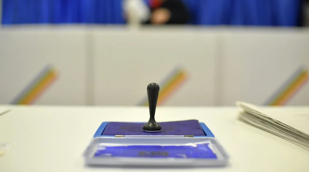 Tinerii, îndemnați să voteze: „Sunt viitorul țării și trebuie să-și exercite dreptul constituțional”