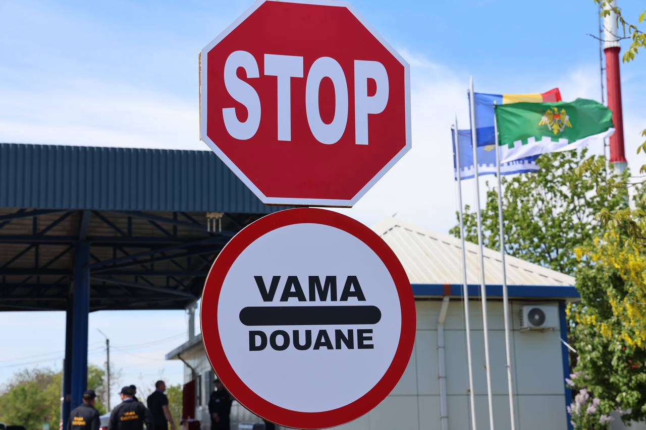 Opt posturi vamale și-au suspendat temporar activitatea din cauza alertei aeriene pe teritoriul Ucrainei