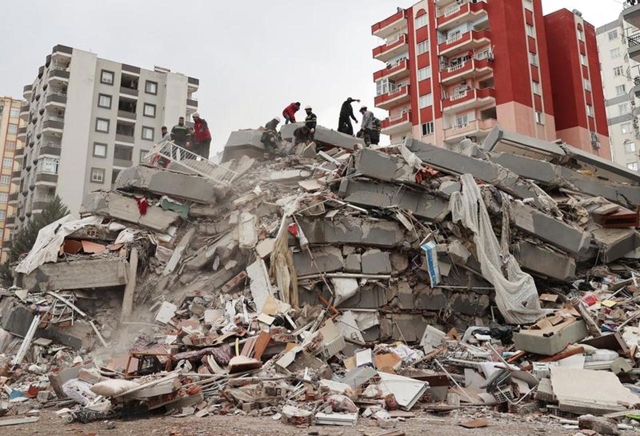 Earthquakes in Turkey: Nearly 180 people detained after thousands of buildings collapse