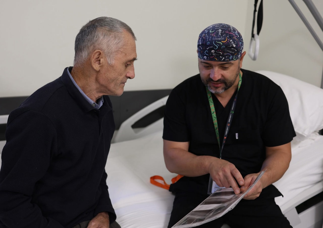 Moldovan surgeons perform first rotating-hinge knee surgery